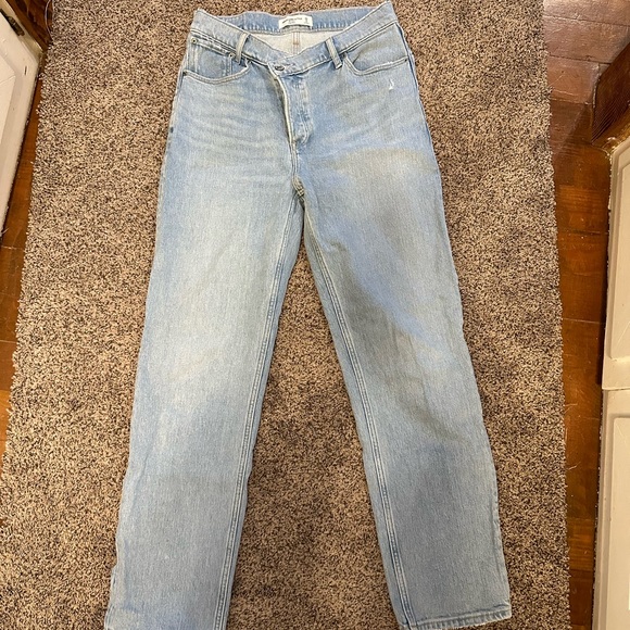Abercrombie & Fitch Light Wash Crossover The Dad High Rise Jeans - Picture 2 of 5